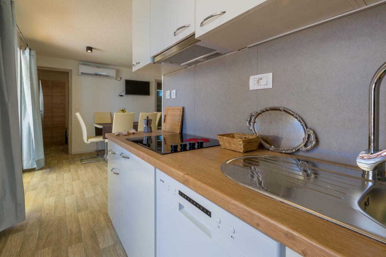 Mobile Homes Pine Tree Dobropoljana Εξωτερικό φωτογραφία