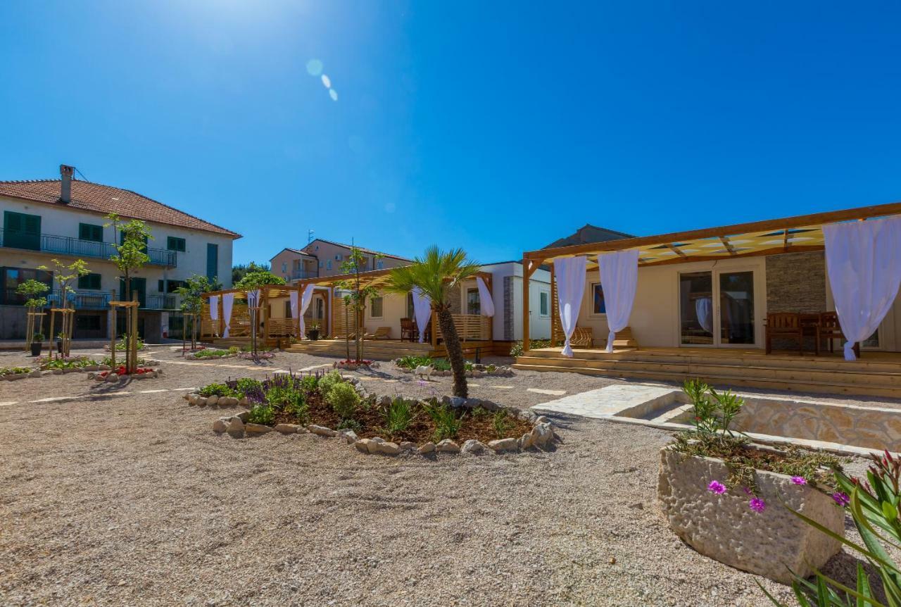 Mobile Homes Pine Tree Dobropoljana Εξωτερικό φωτογραφία