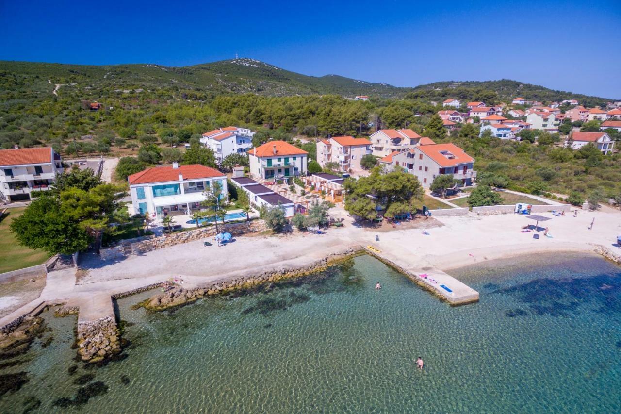 Mobile Homes Pine Tree Dobropoljana Εξωτερικό φωτογραφία