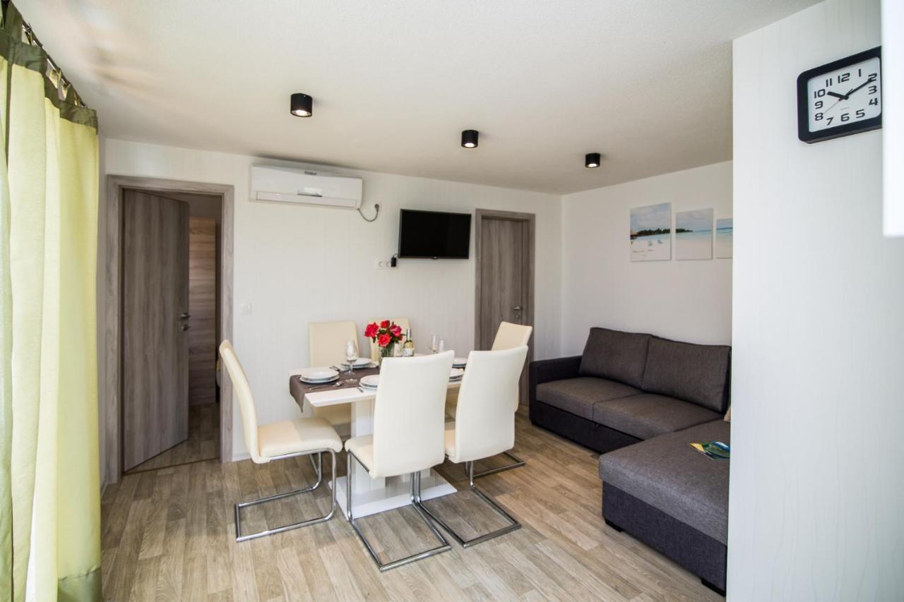 Mobile Homes Pine Tree Dobropoljana Εξωτερικό φωτογραφία