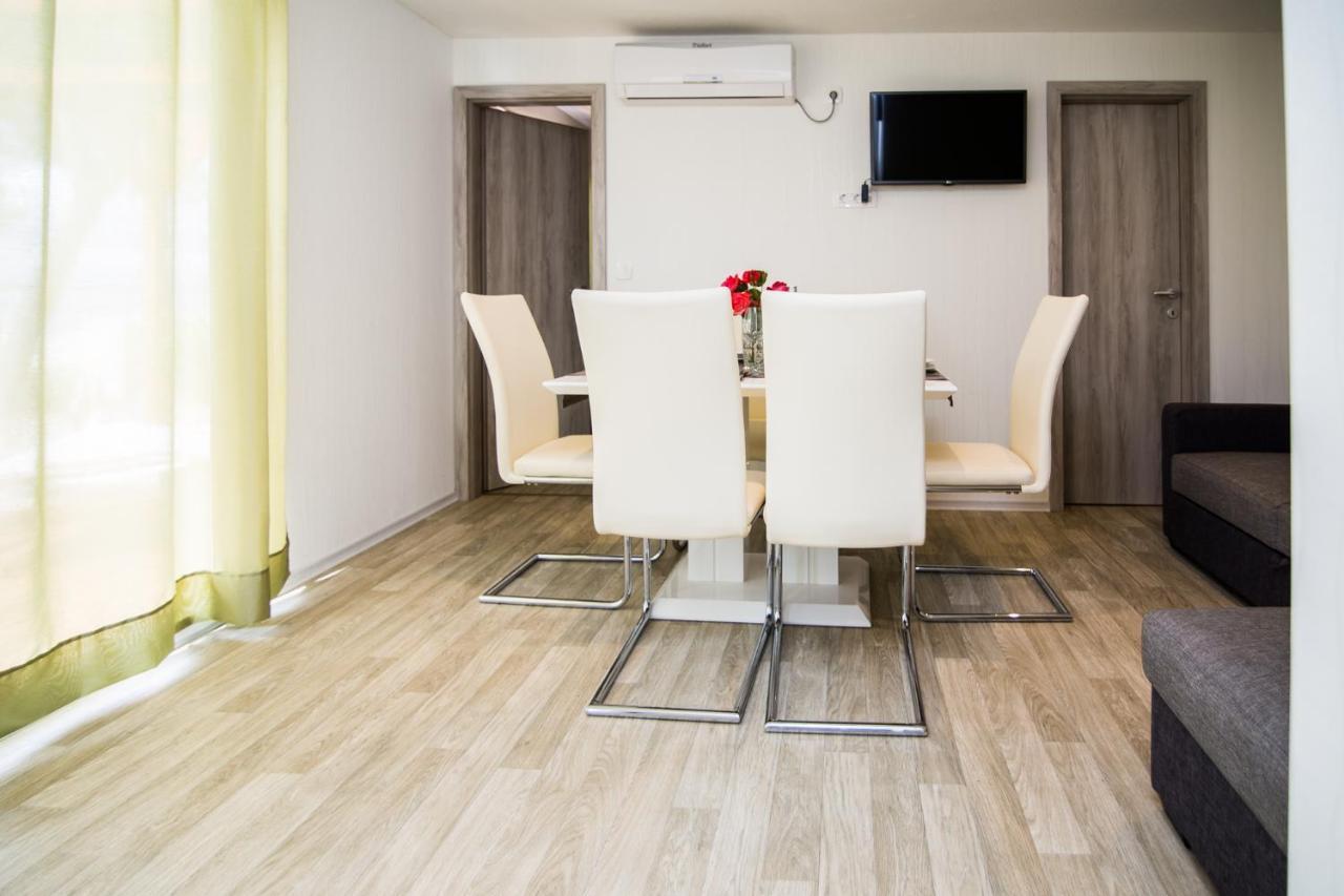 Mobile Homes Pine Tree Dobropoljana Εξωτερικό φωτογραφία
