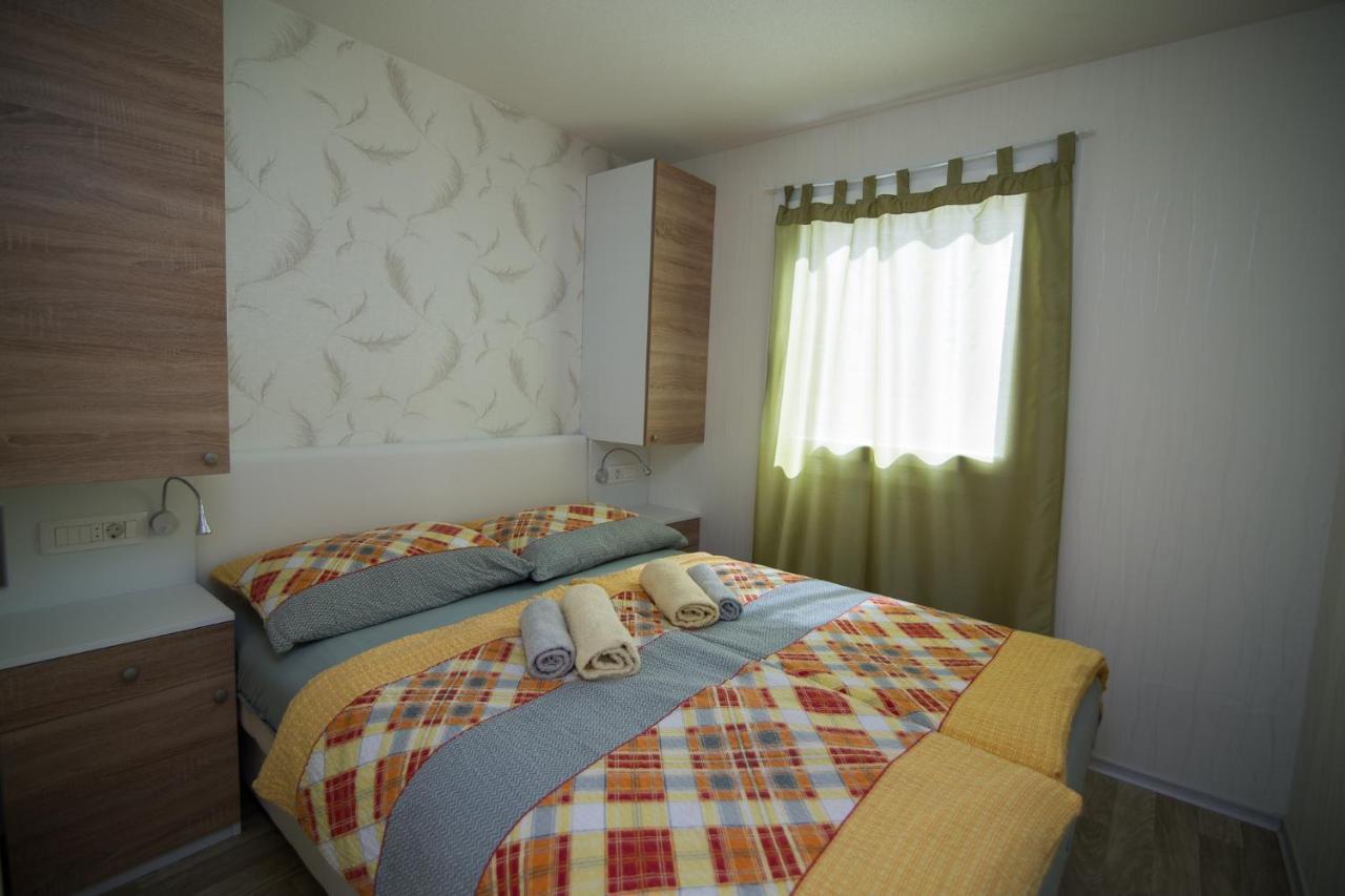 Mobile Homes Pine Tree Dobropoljana Εξωτερικό φωτογραφία