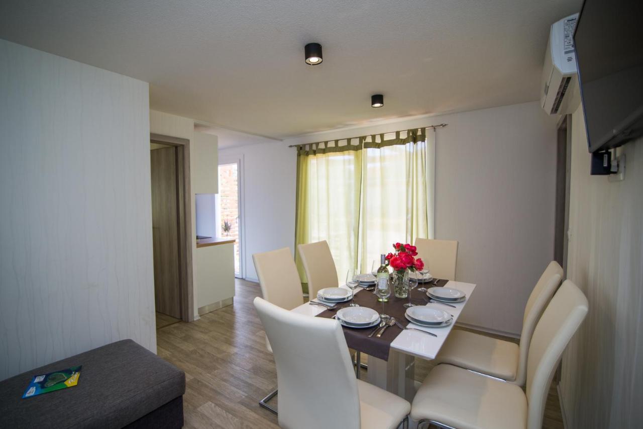 Mobile Homes Pine Tree Dobropoljana Εξωτερικό φωτογραφία