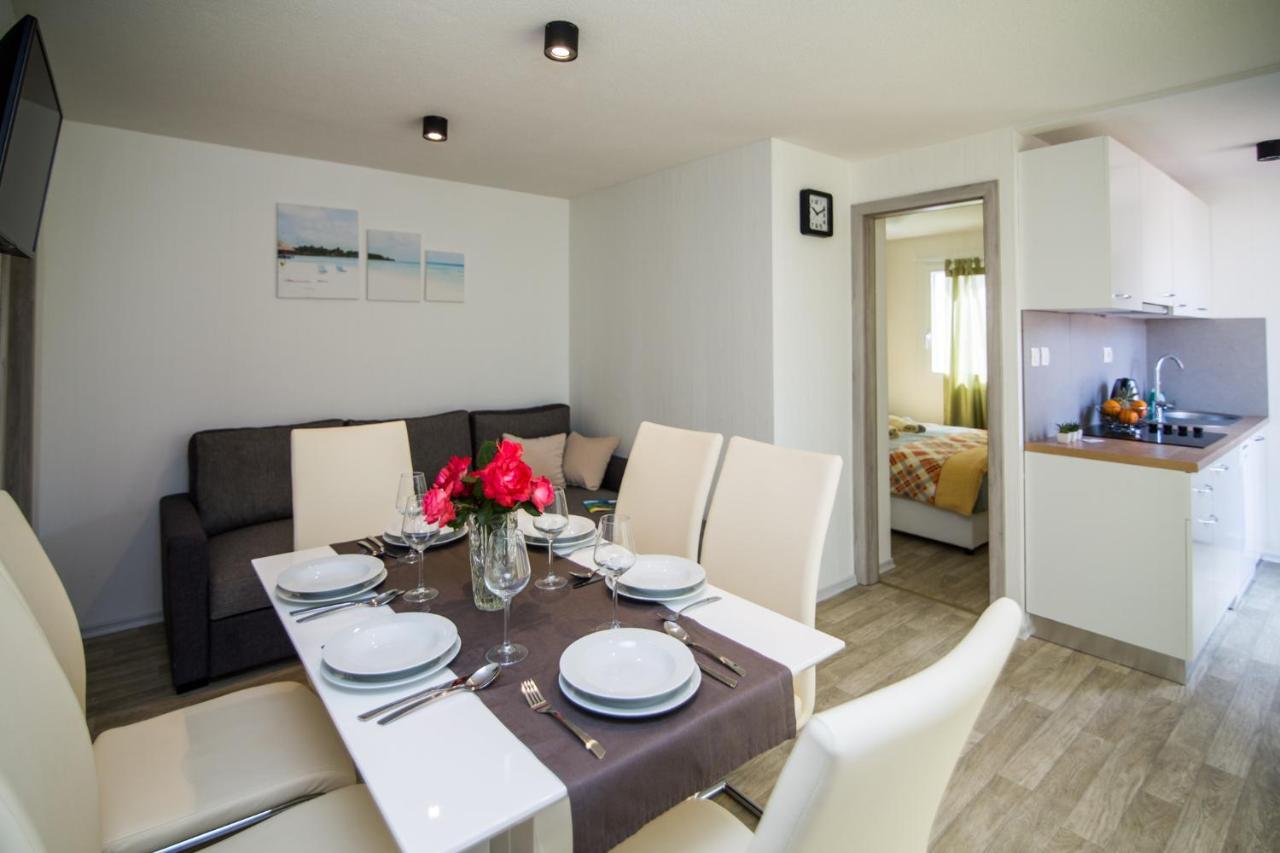 Mobile Homes Pine Tree Dobropoljana Εξωτερικό φωτογραφία